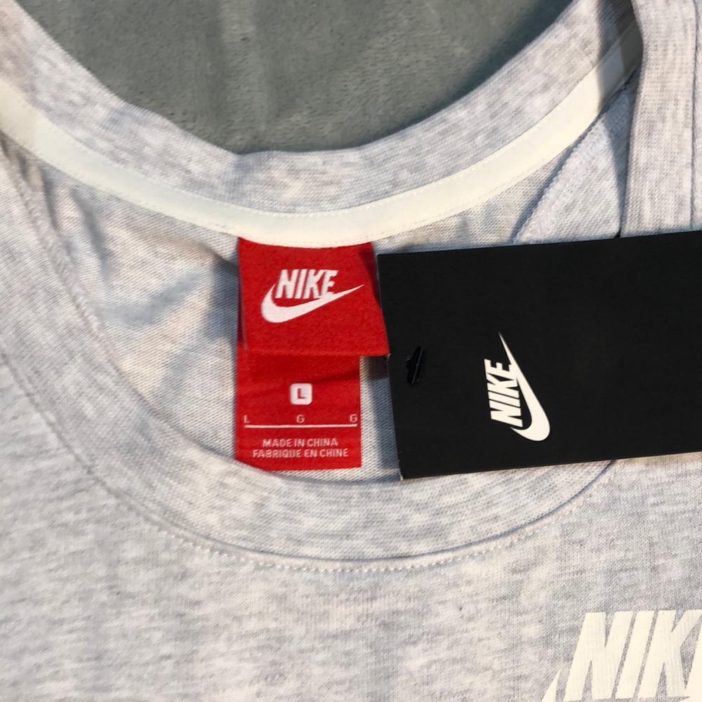 SOLD - Nike new with tags women’s tank top - Picture 4 of 8